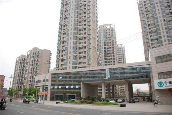 南昌市青云明珠小區(qū)面積18萬方（小區(qū)），2017年榮獲南昌市示范小區(qū)榮